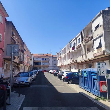 Lisbon Traditional T2 With Balcony In Damaia, Lisbon أمادورا المظهر الخارجي الصورة