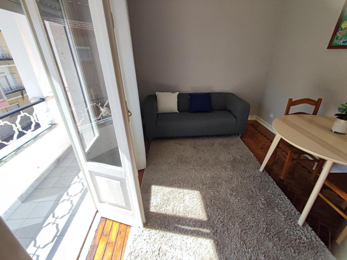 Lisbon Traditional T2 With Balcony In Damaia, Lisbon أمادورا المظهر الخارجي الصورة