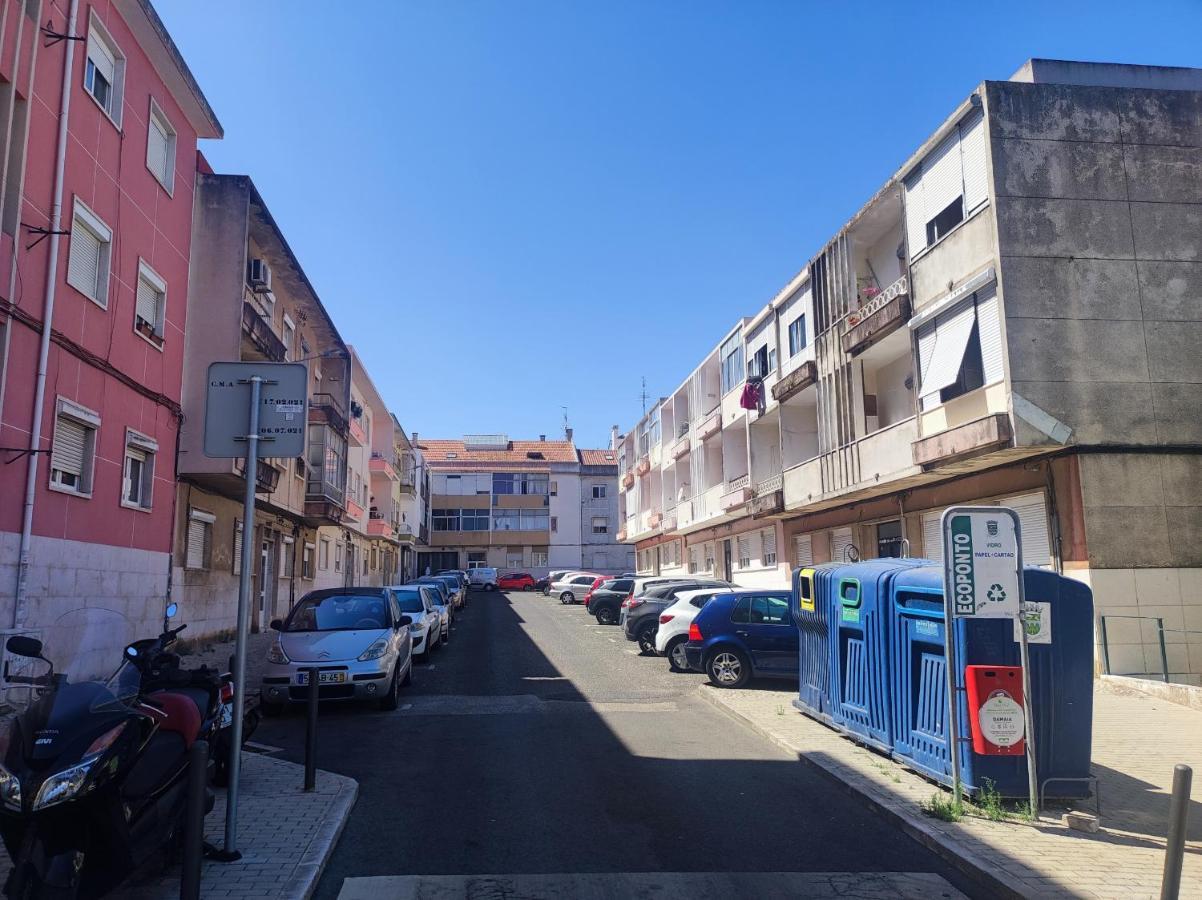 Lisbon Traditional T2 With Balcony In Damaia, Lisbon أمادورا المظهر الخارجي الصورة